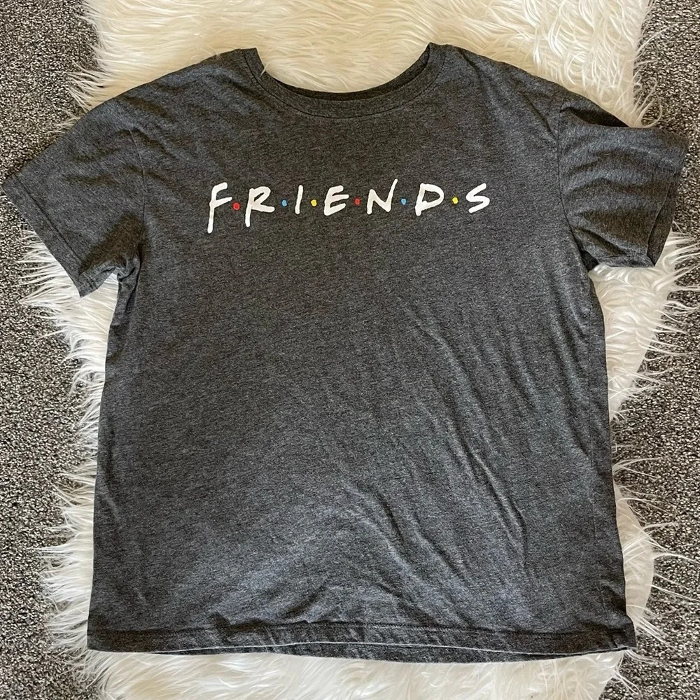 Women’s FRIENDS gray short sleeve t-shirt Small